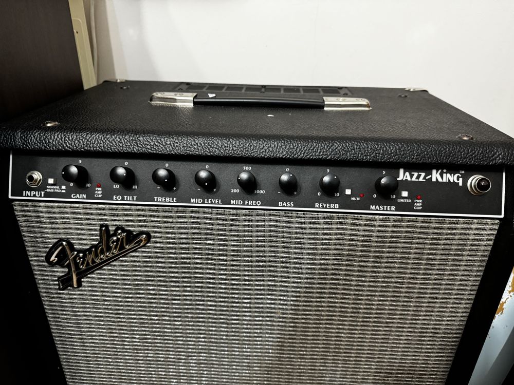 wzmacniacz gitarowy FENDER JAZZ KING