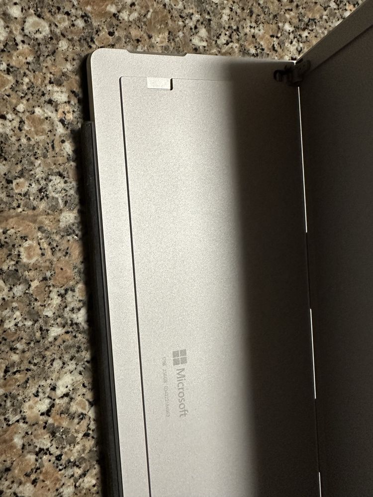 Microsoft Surface Pro 6 (i5, 8GB ram, 256GB, Windows 11)