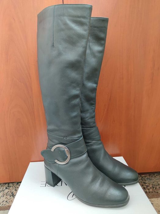 Чоботи жіночі шкіряні демісезонні, розмір 39.