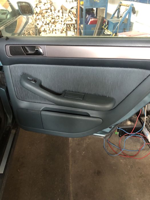 Sprzedam wnętrze tzn. Fotele i kanapa oraz boczki audi a6 c5