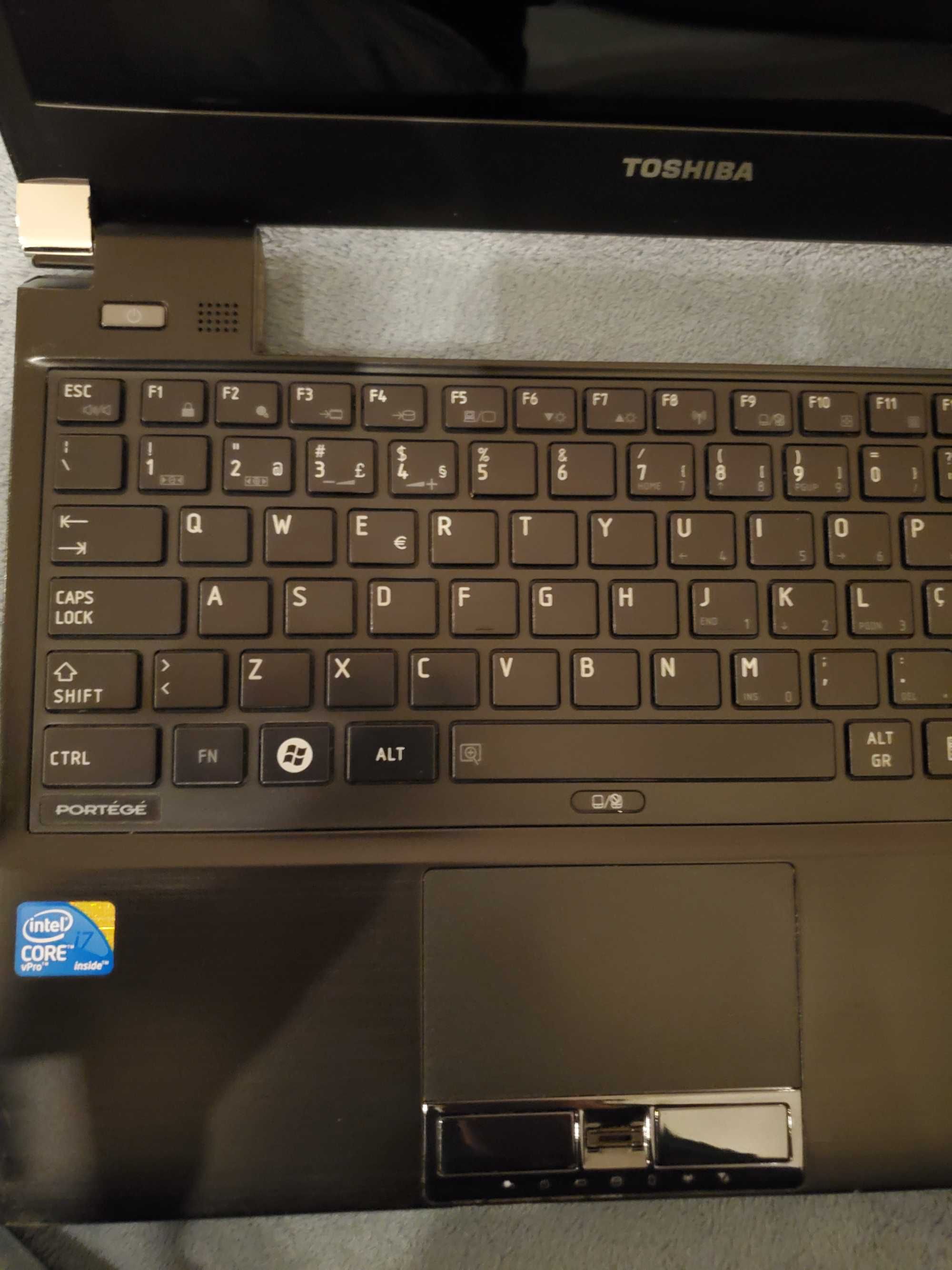 Portátil 13" Toshiba Portege, i7, 8Gb Ram, 320Gb Hdd