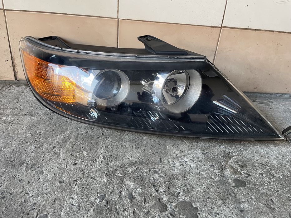 Фара фари Kia Sorento