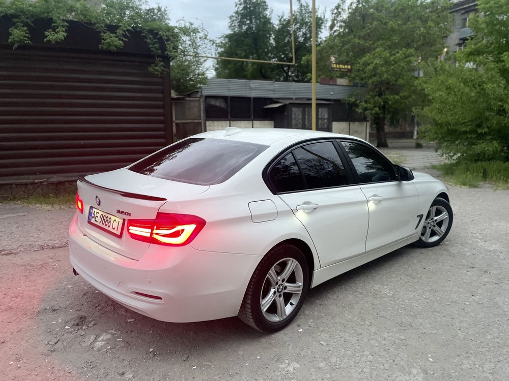 Продам BMW 320i рестайл