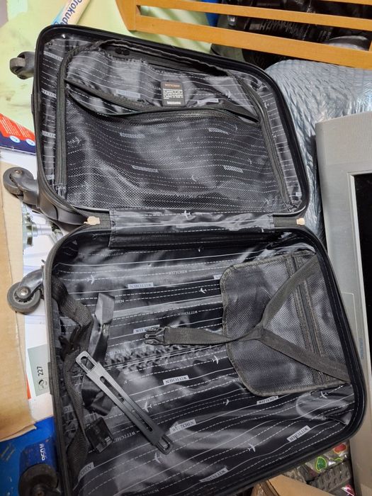 Walizka sztywne 50cm do samolotu czytaj opis