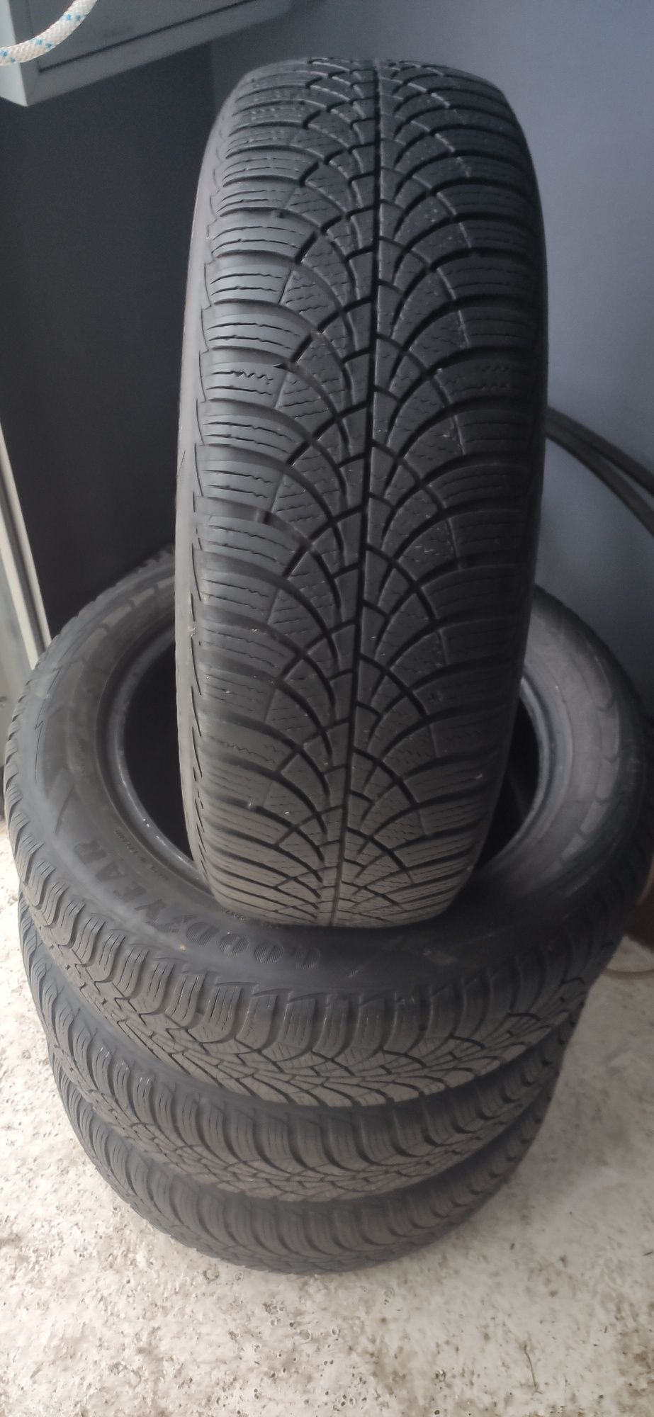 Комплект Зимових шин Goodyear Ultragrip 9 185 60 R15