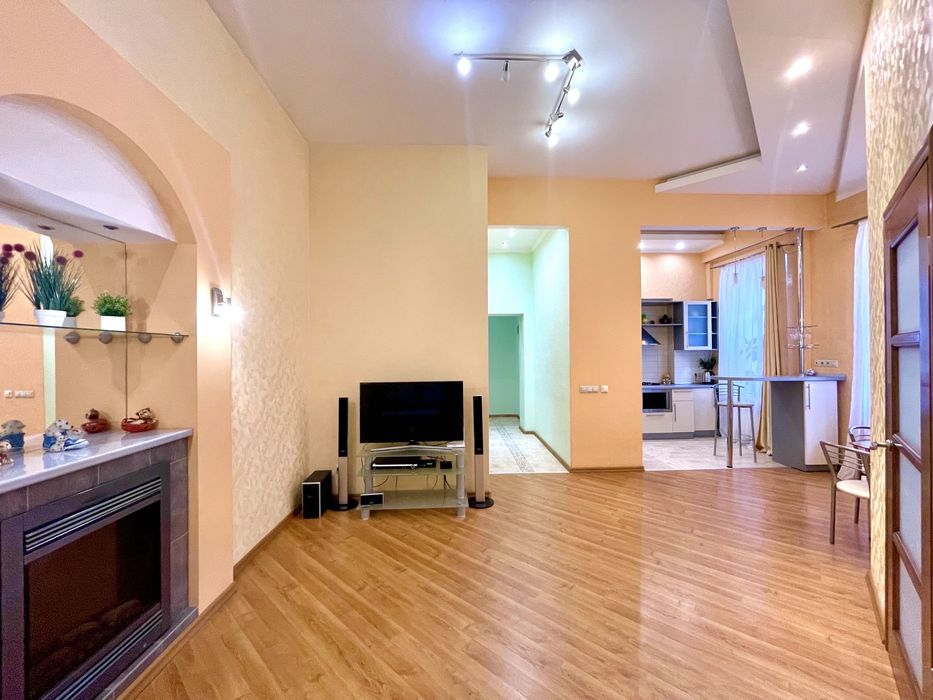 оренда 2-кімн квартири Майдан Незалежності Софійська 4 Київ Паркомісце