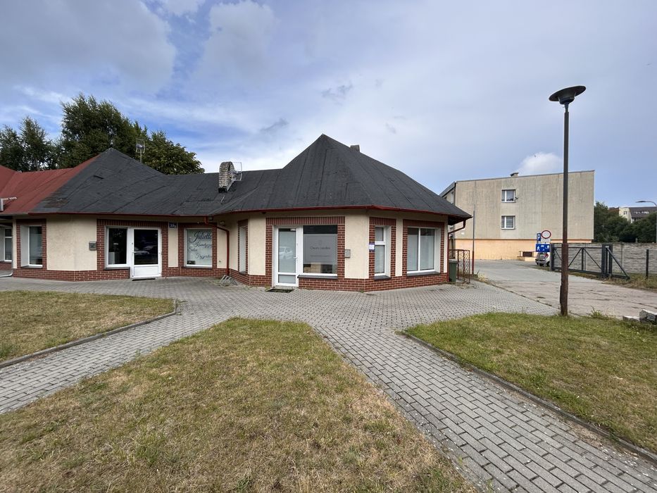 Budynek z dwoma lokalami użytkowami i dużą działką