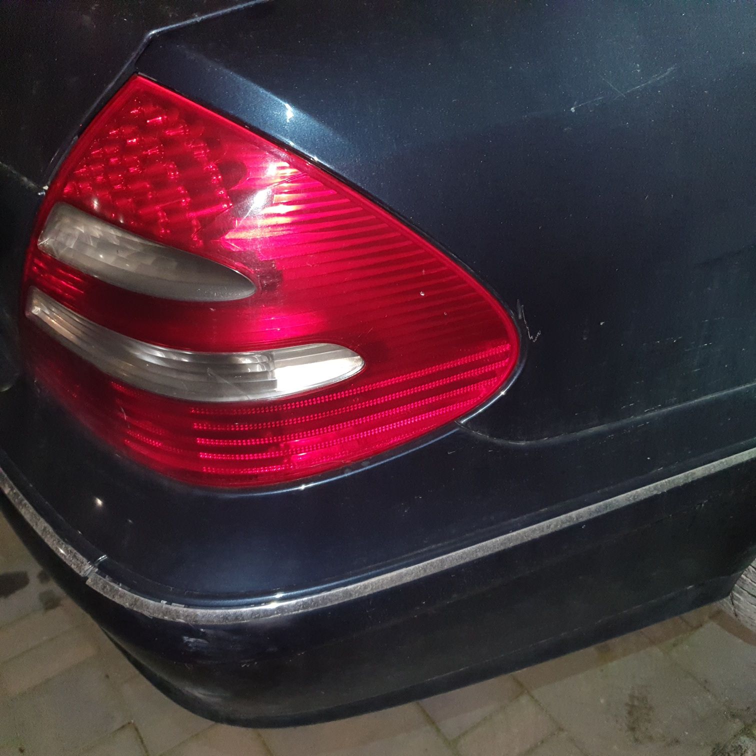 Mercedes, klapa, zderzak, lampa, lampy, światła w211, tył