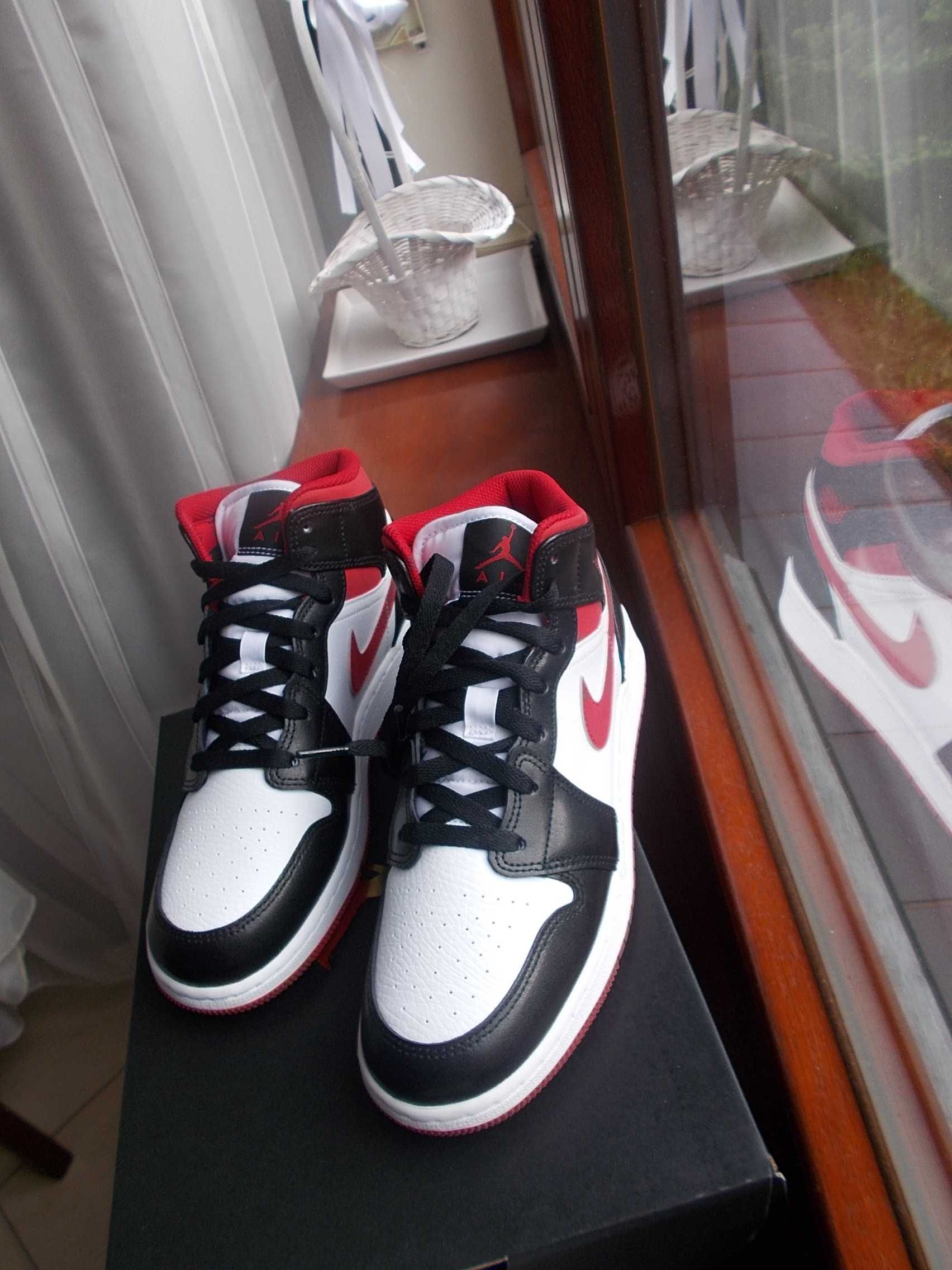 (r. 39 - 24,5 cm) Nike Jordan 1 Mid Gym Red Black DJ4695,122
