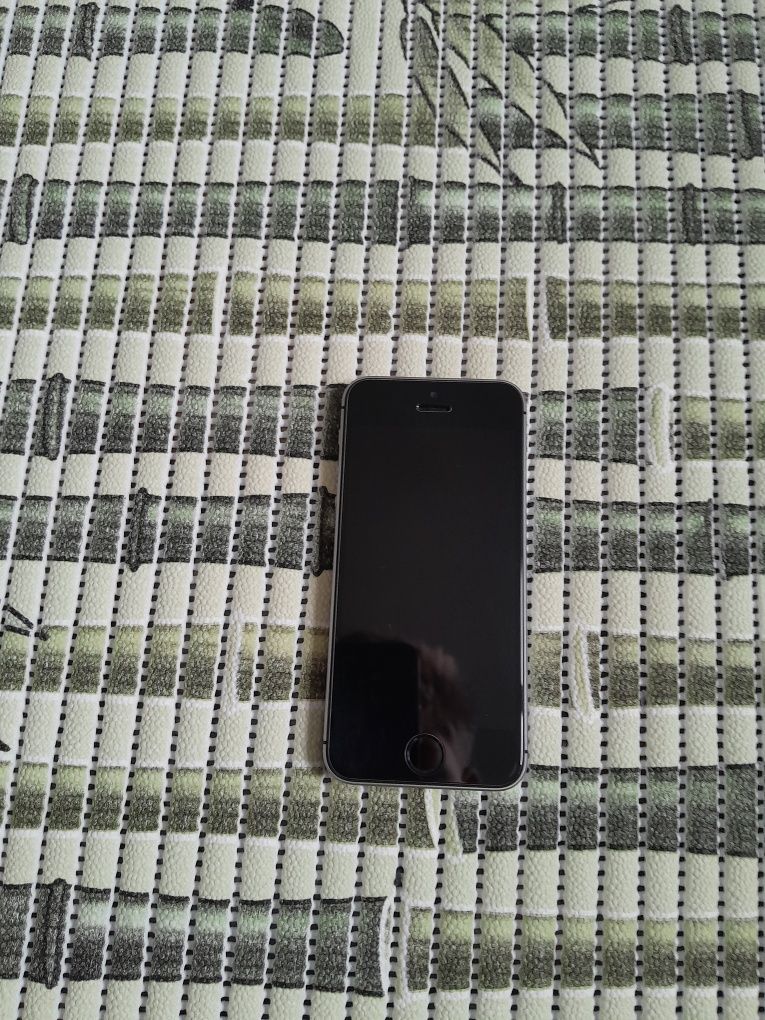Продам iphone se 2016