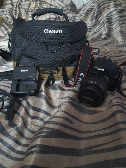 Фотоаппарат canon 1200d.