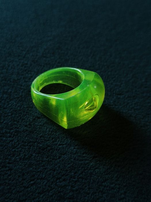 Plastikowy pierścionek