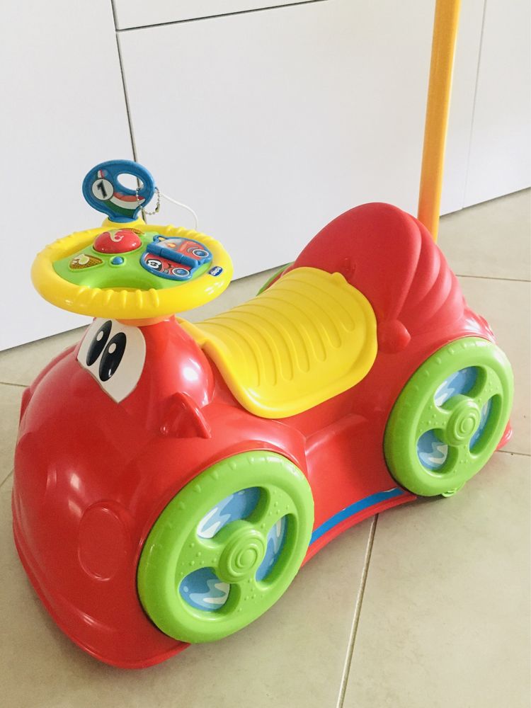 Carro chicco com música e arrumação