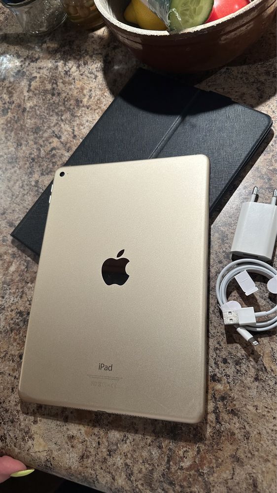 Tablet iPad Apple Retina - złoty - GOLD - PROCREATE - touch ID