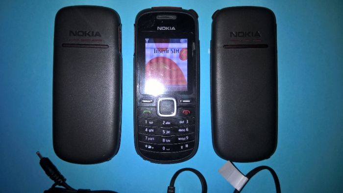 Telemóvel Nokia preto modelo 1661-2 rede NOS com Carregador Original