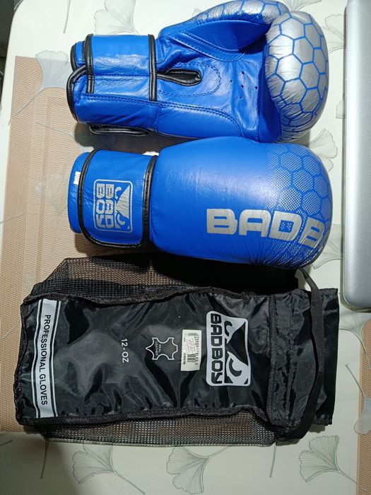 Боксерські рукавички Bad Boy 12 унцій, справжня шкіра
