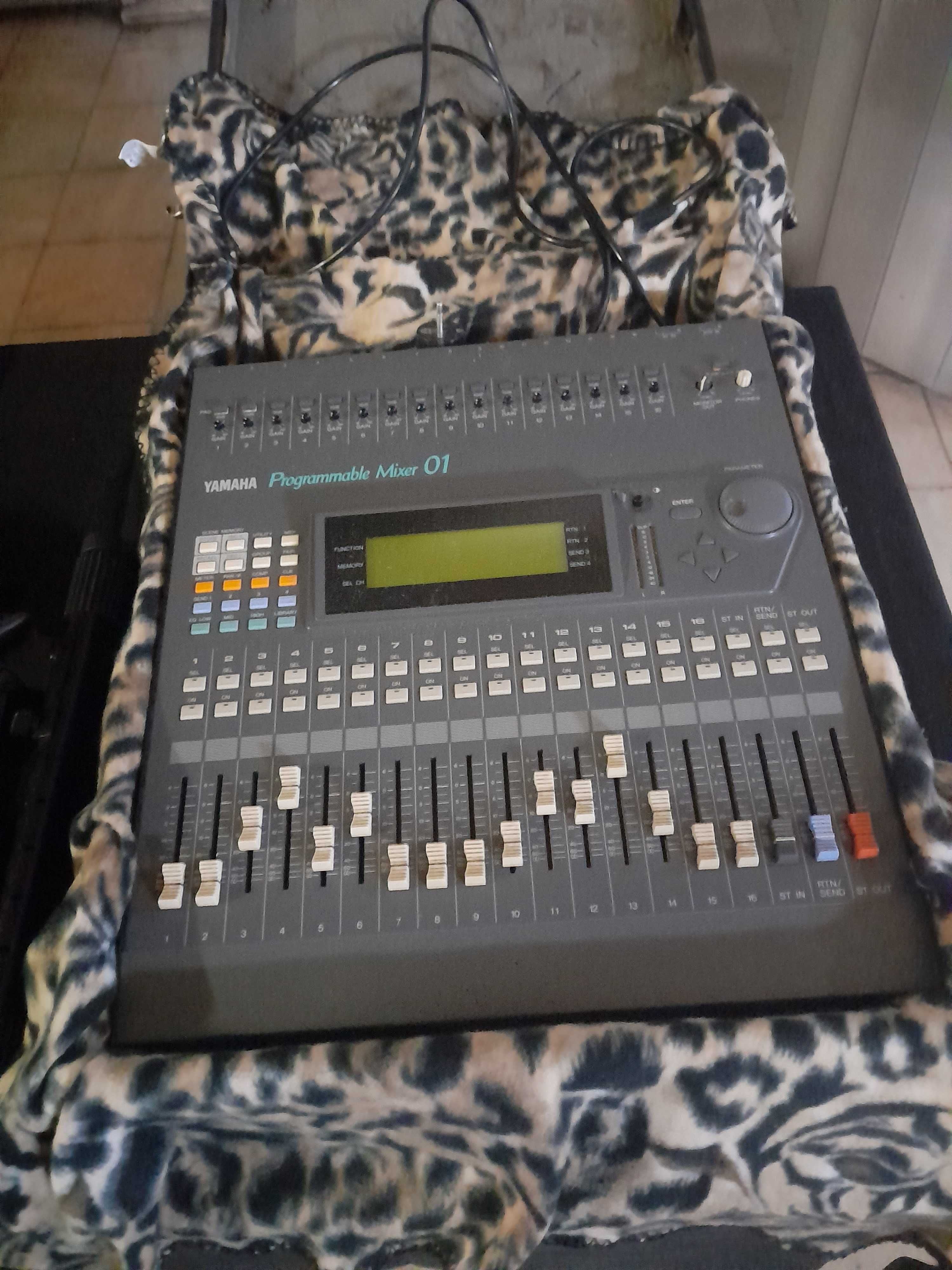 Mesa de Mistura Yamaha 01