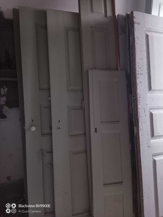 Portas antigas com almofada