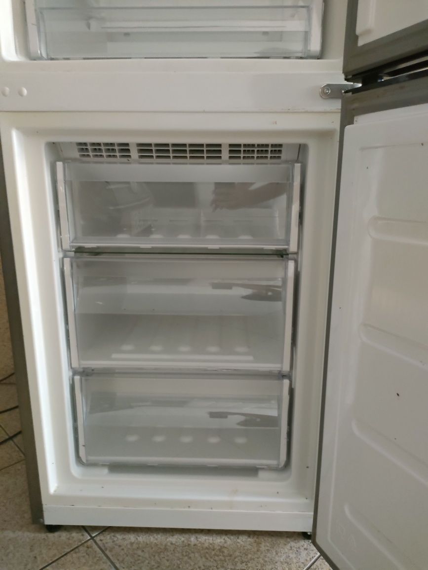 Frigorífico Combinado Total No Frost Indesit