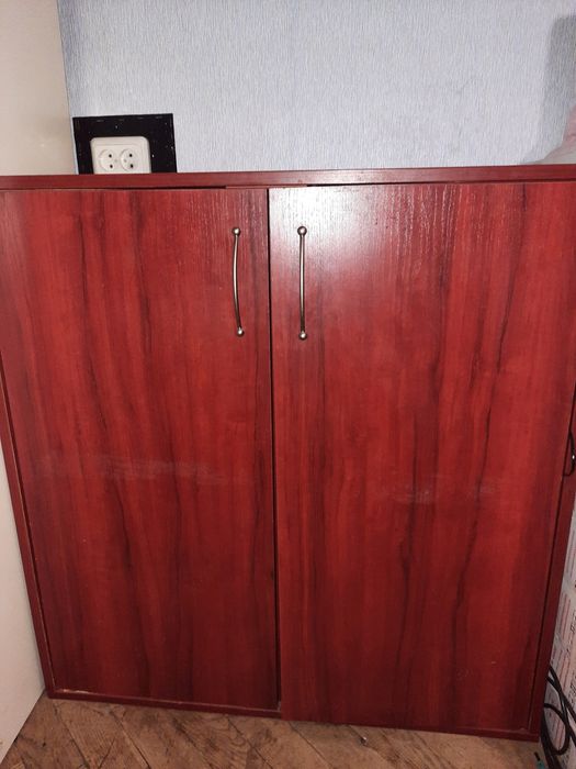 Продам шафку б/в
