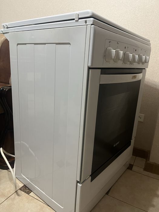 Електро плита 1000 грн