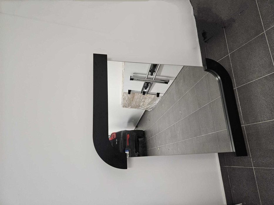 Espelho decorativo com moldura em madeira