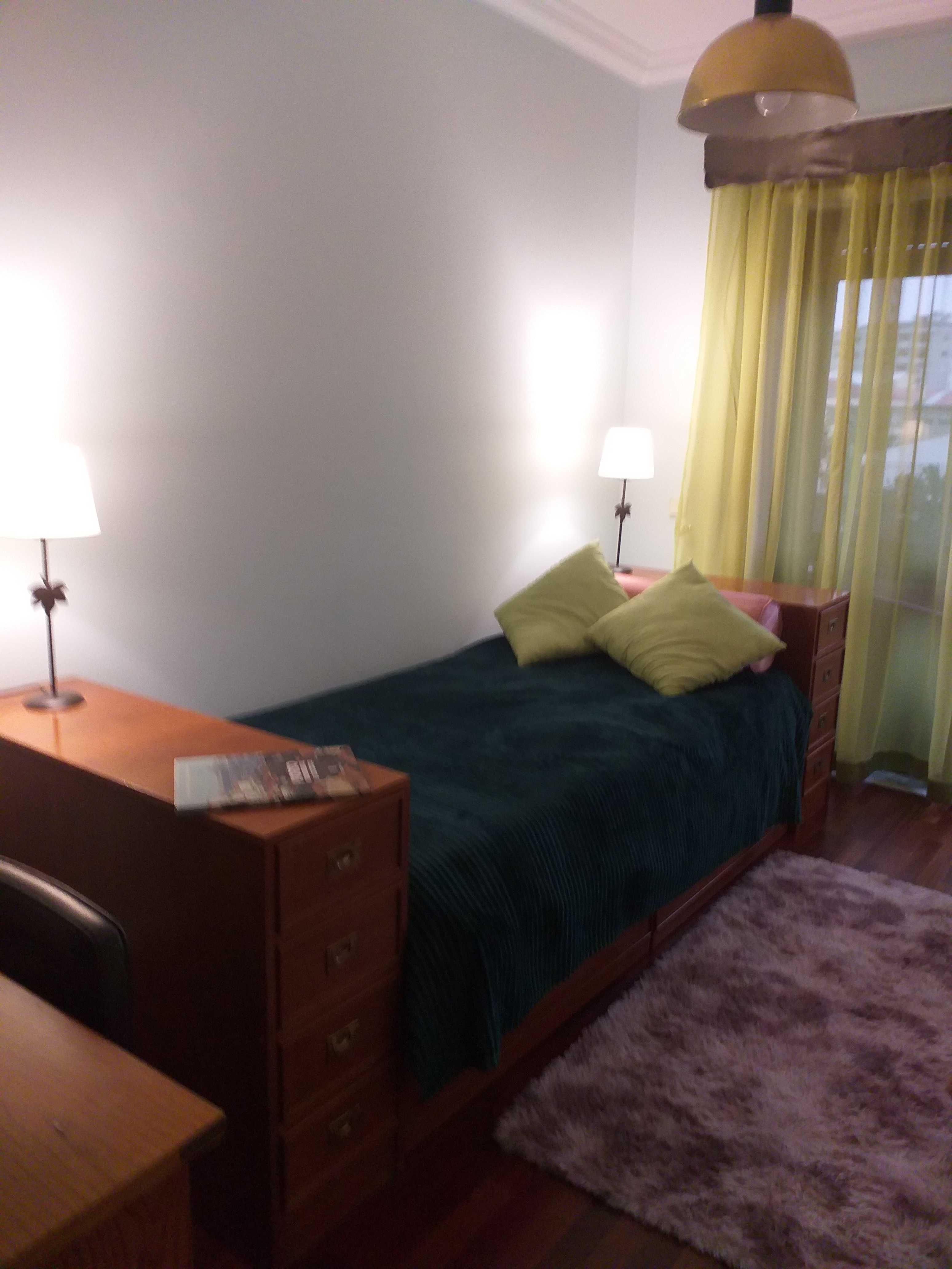 Quarto airoso c/ varanda