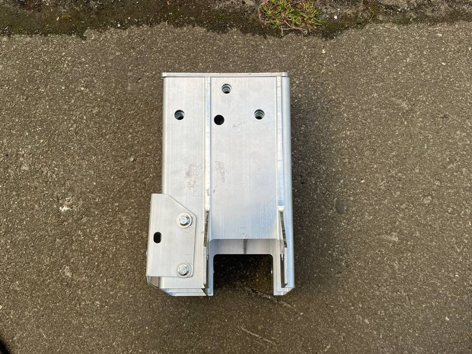 Кронштейн підсилювача переднього бамперу L VOLVO XC60 2018-2021