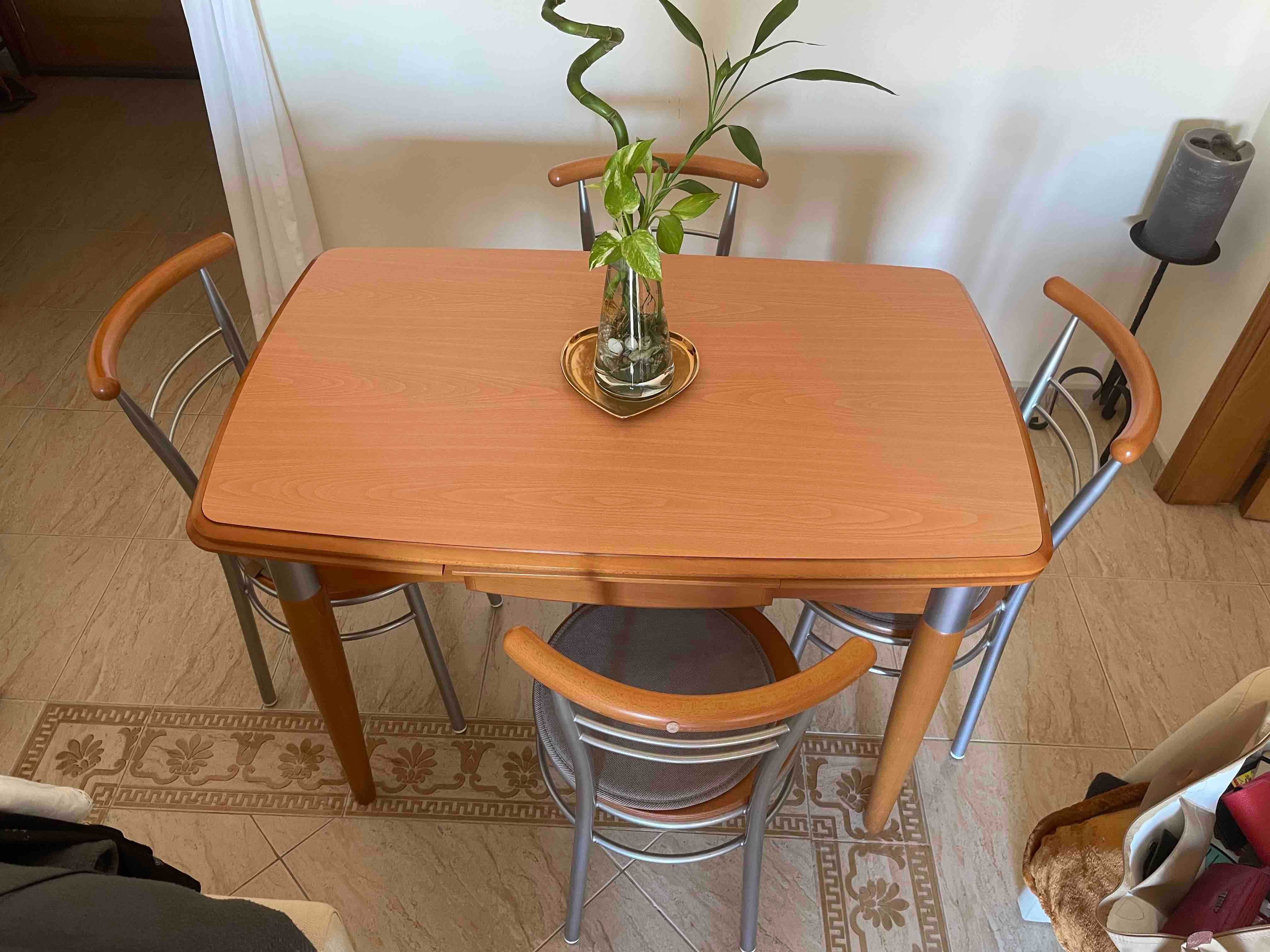 Mesa de jantar extensível com 4 cadeiras