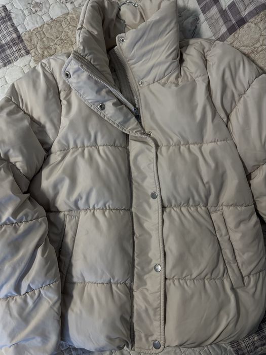 жіноча курточка,молочна