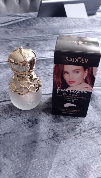 Podklad Sadoer zmieniajacy kolor SPF 20