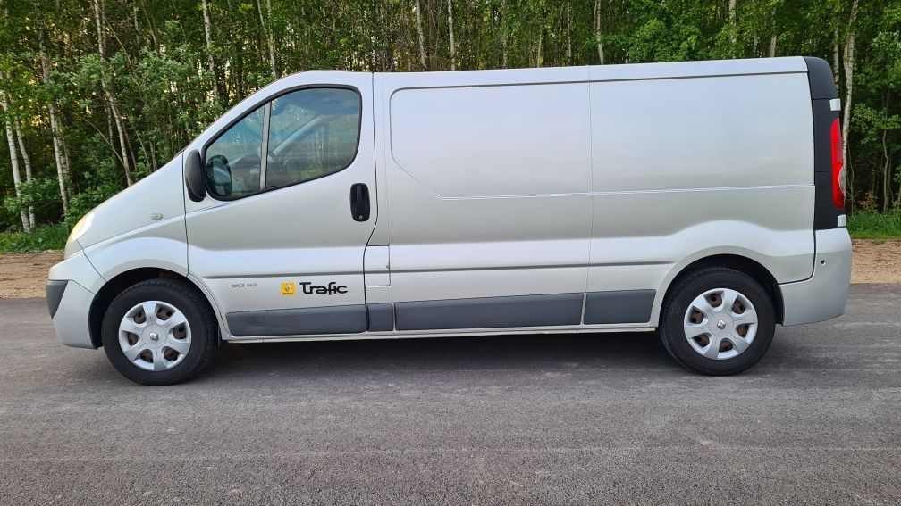 Renault trafic 2013r Long Nawigacja Webasto Climatronic