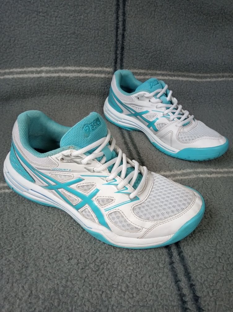 39(25) Asics Upcourt 4