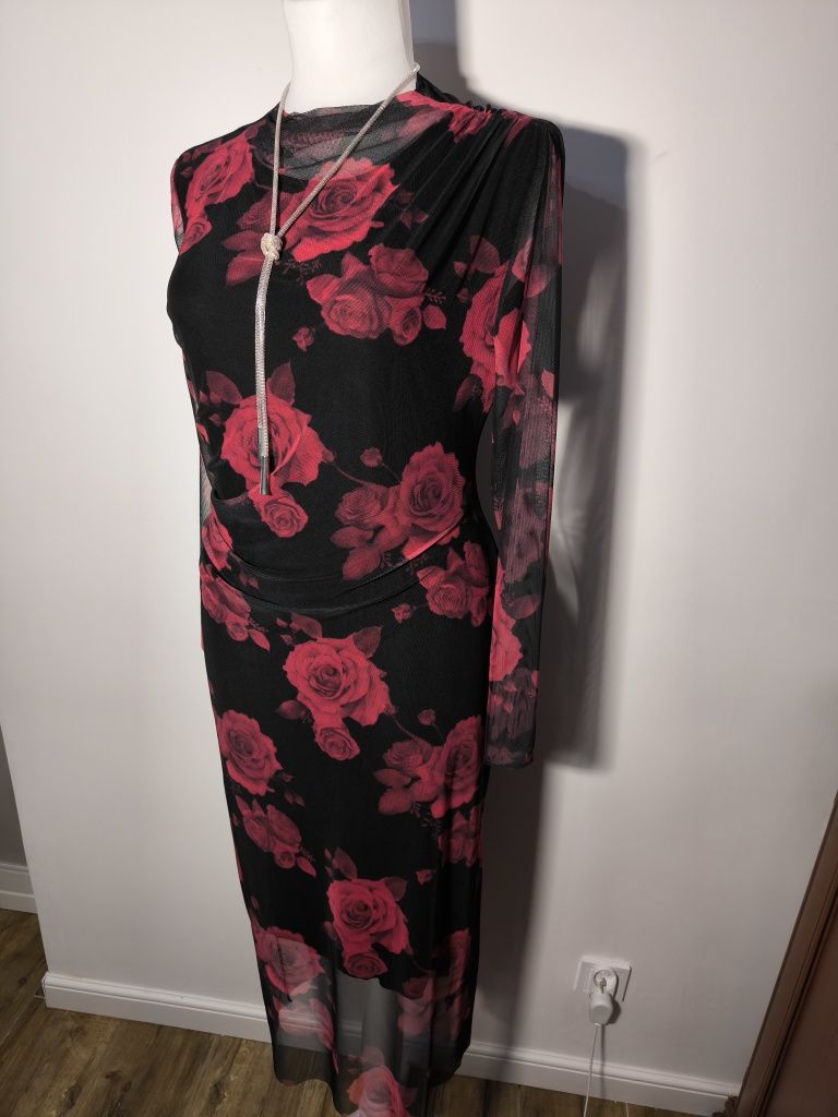 Sukienka czarna w róże z siateczki elastycznej made in italy xxl-4xl