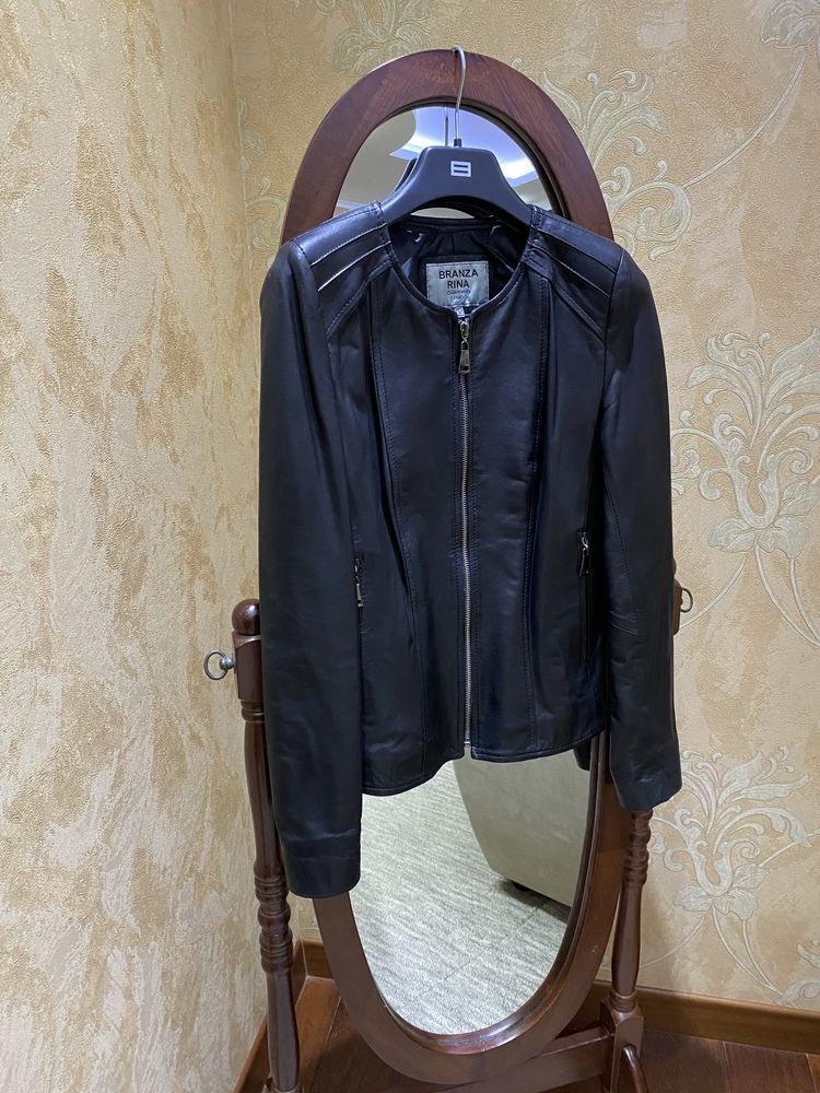 Пиджак черный кожаный