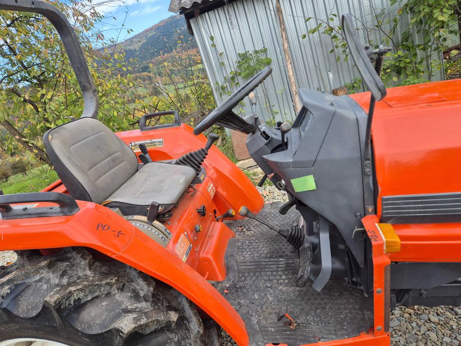 Sprzedam Mini Traktor Kubota GL 26 stan bardzo dobry 4x4 plug do snieg