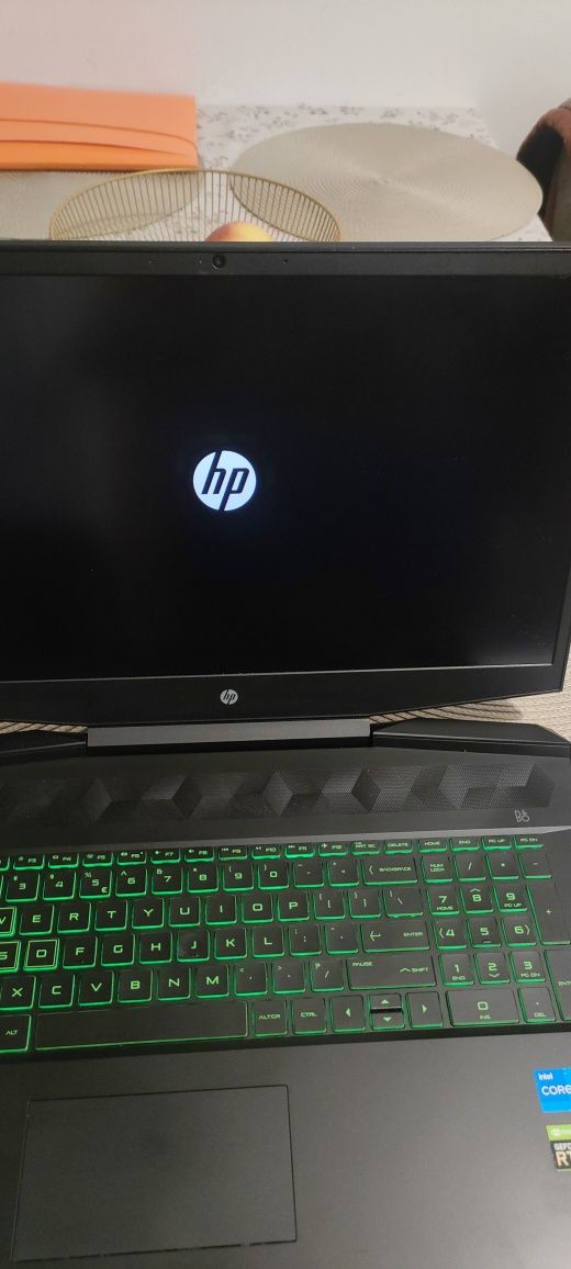HP Pavilion 17 cali piękny jak że sklepu. Pilne 2200 do niedzieli .