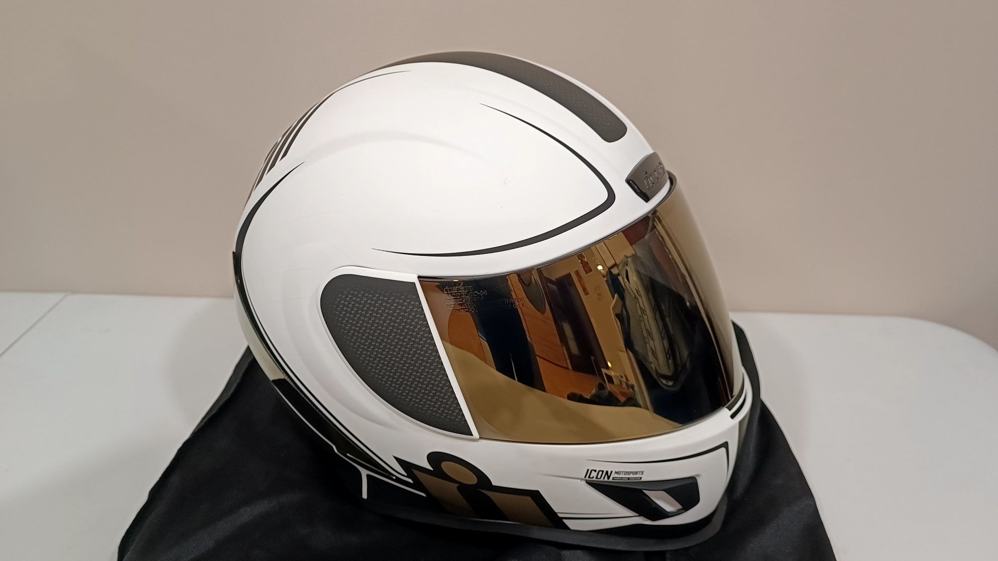 Capacete ICON Airform (M)