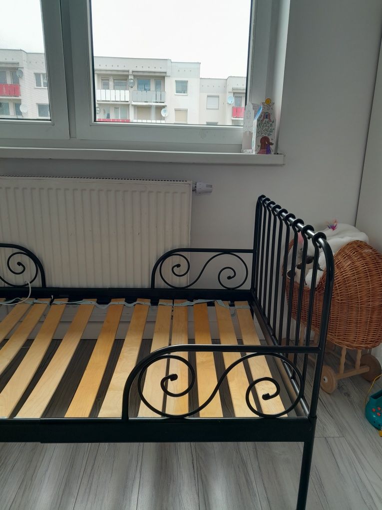 Ikea łóżko dziecięce rozsuwane ze stelażem
