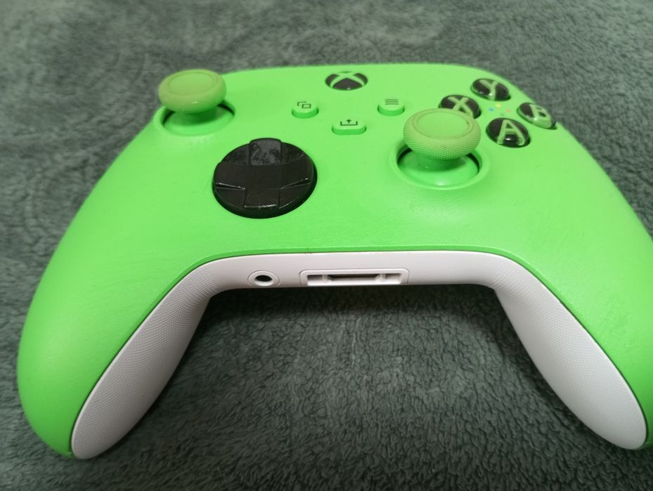 Продам XBOX one s 1 tb