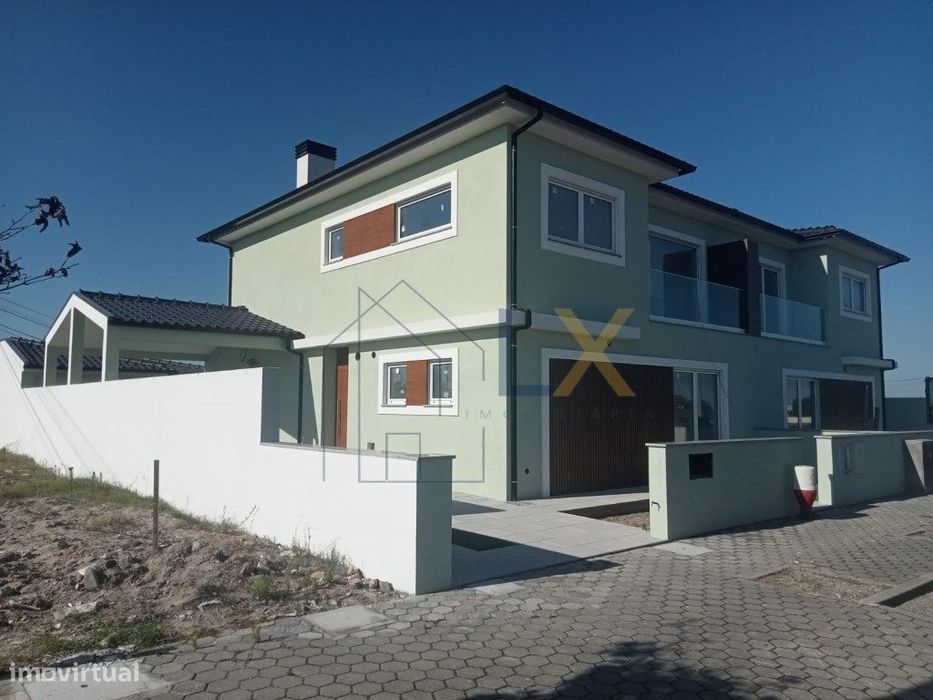 Moradia T3+1 geminada em fase final de Construção - Gafanha do Carmo