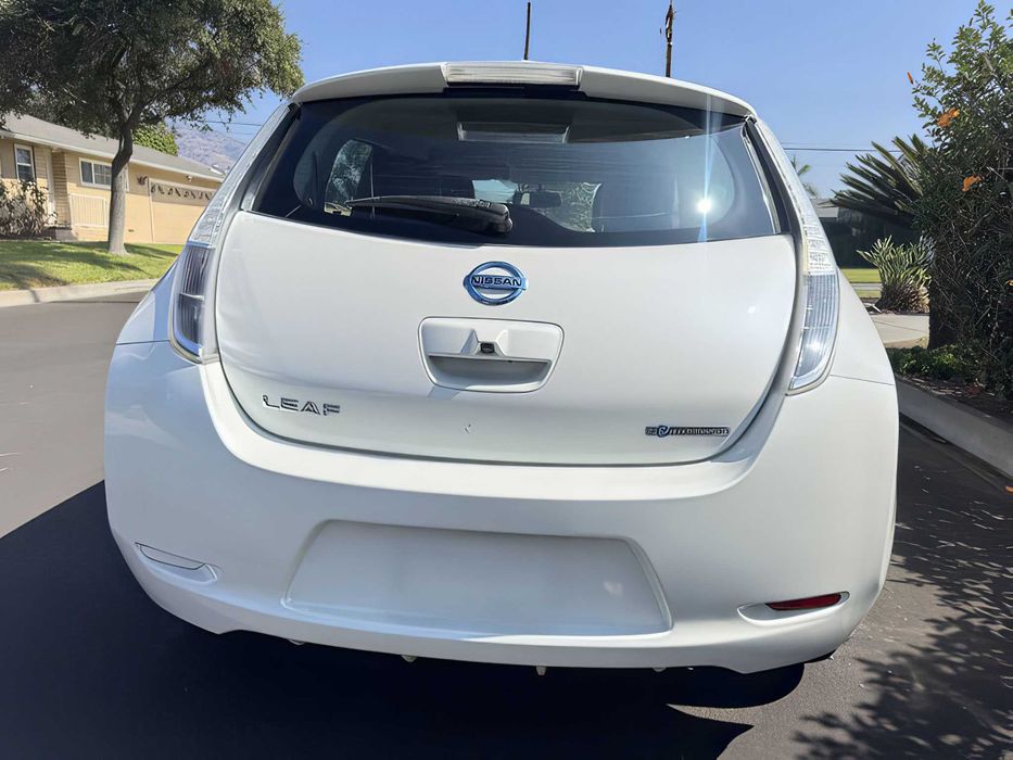 Nissan LEAF      2015