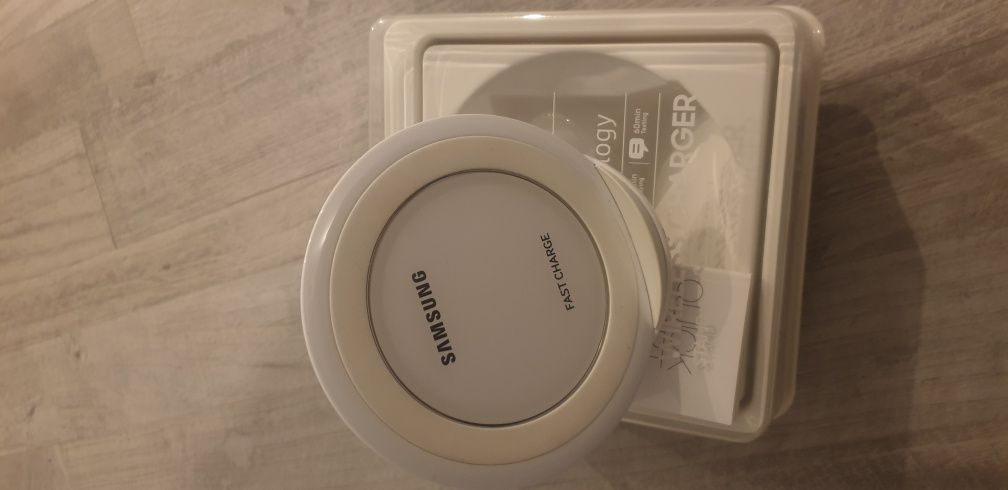 Samsung Wireless Charger Stand - ładowarka bezprzewodowa