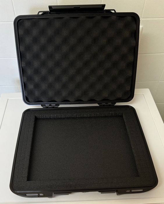 Macbook Pro 14" - 1085 HardBack Laptop Case - Como Novo