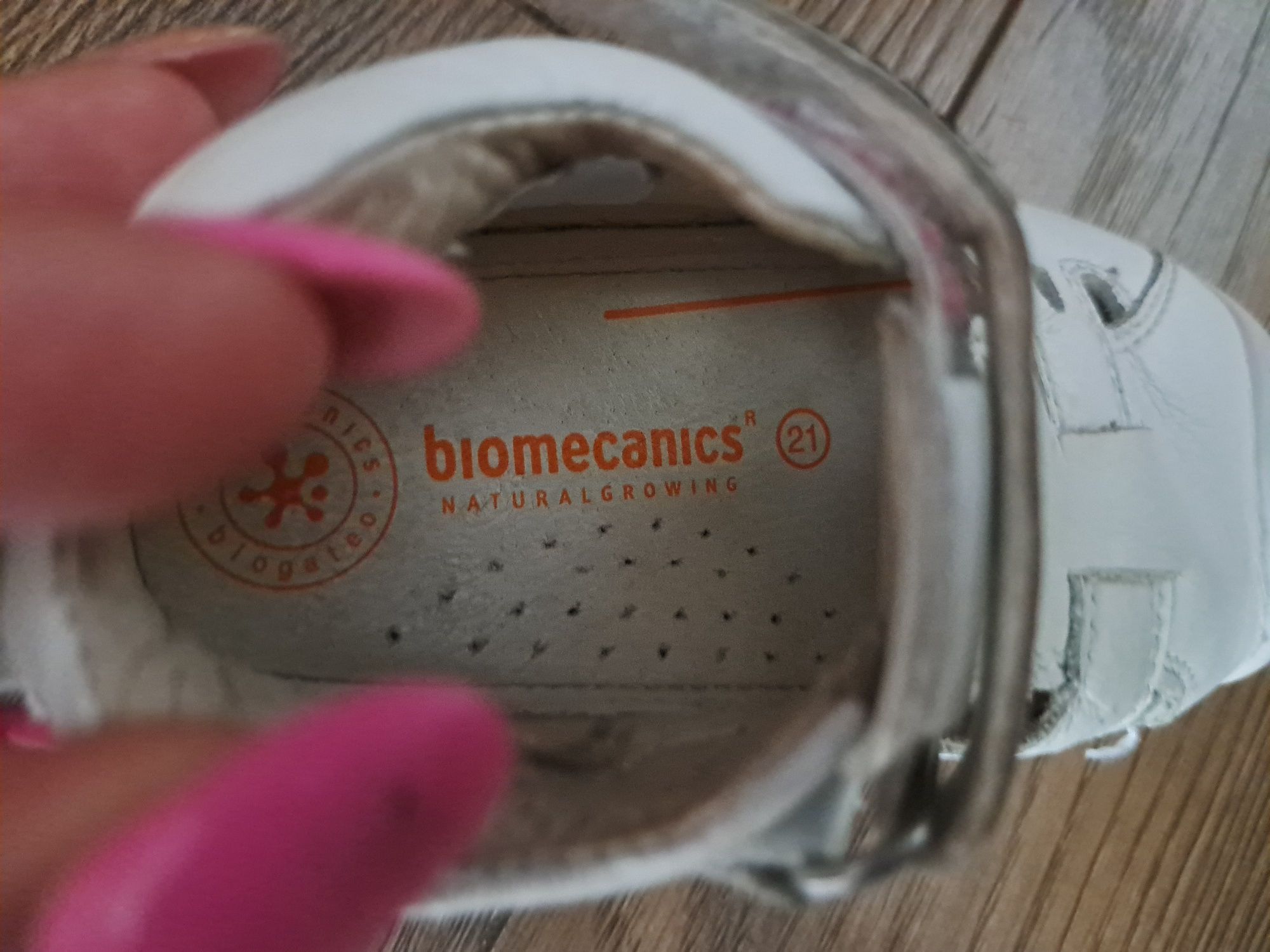 Biomecanics r 21 samdaly biale skórzane