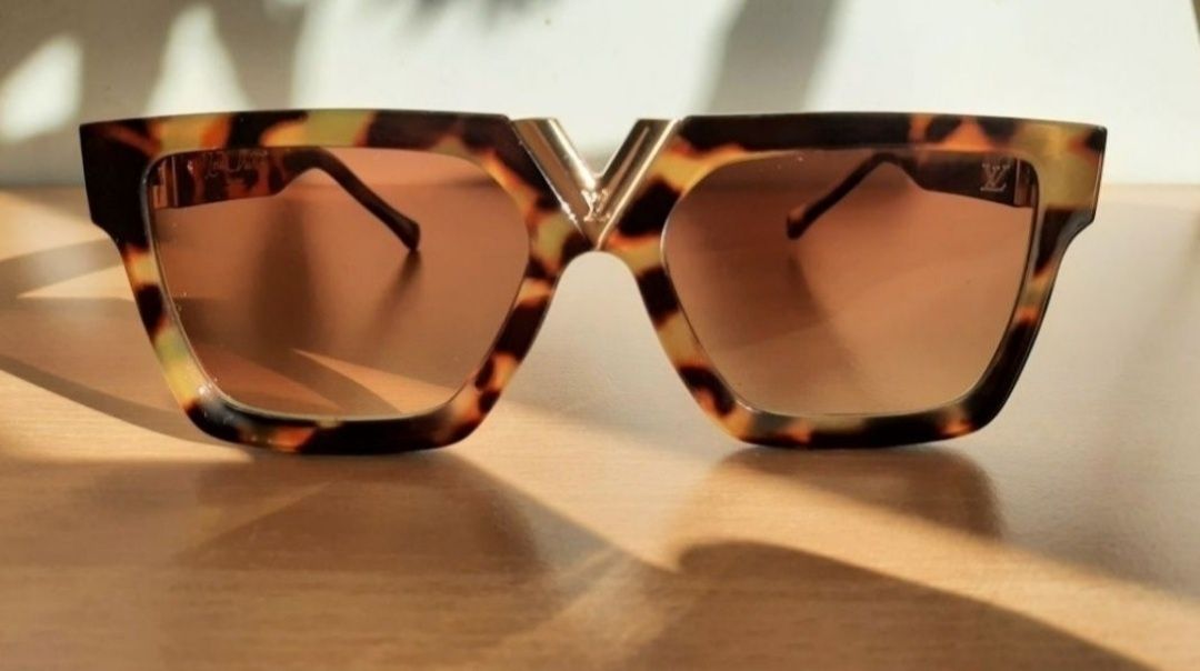 LOUIS VUITTON LV okulary przeciwsłoneczne damskie złote V nad noskiem