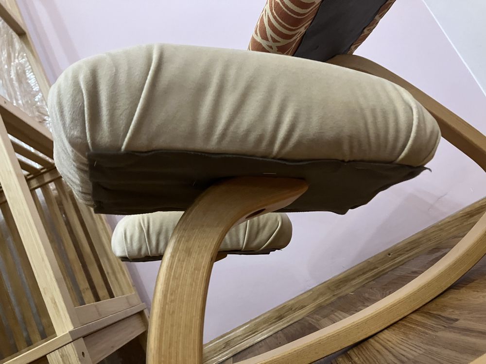 Klękosiad dynamiczny klęcznik ergonomiczny