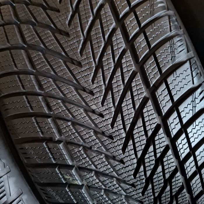 235/50/19 R19 Goodyear Ultra Grip Perfomance 3 4шт зима
