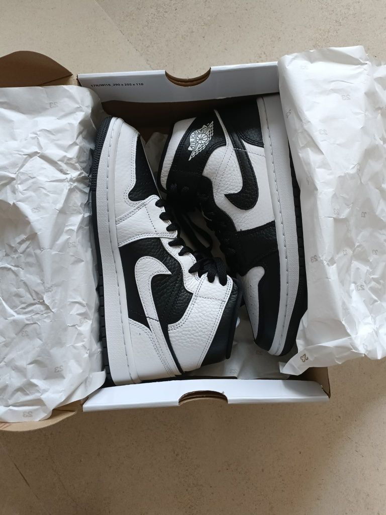 Air Jordan 1 Mid SE WMNS Black & White Split