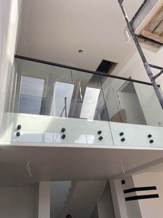 Balustrady szklane, daszki szklane,szklarz,lustra, barierki na balkon
